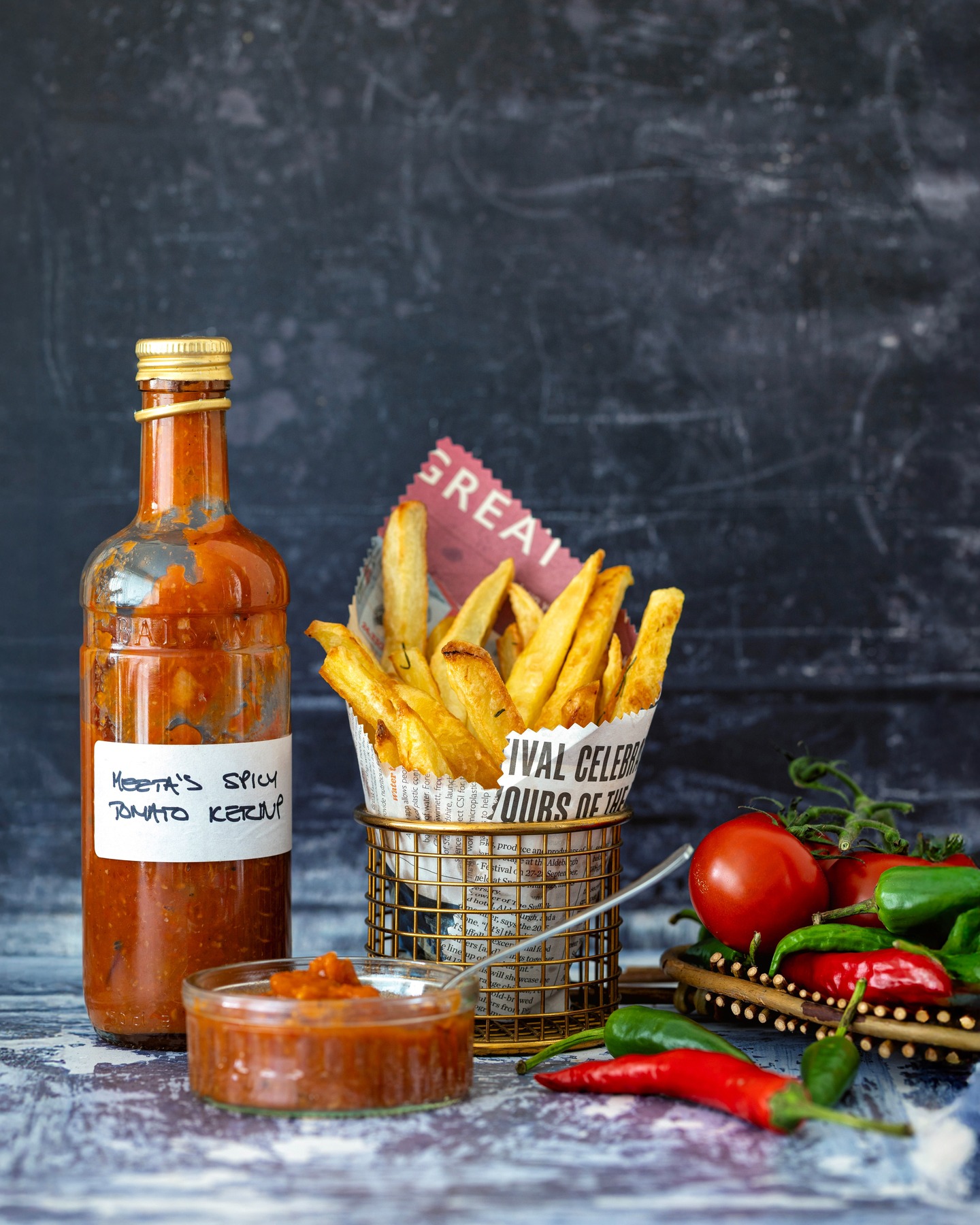 After Meeta nudged me toward her spicy ketchup recipe, I finally tackled the glut of homegrown San Marzanos spilling off the counter. The sauce simmers down with garlic, fresh chilli, ginger, cinnamon, garam masala and cardamom. Bright, warm and aromatic without overpowering the tomatoes. 🩸🥫🍅 
I served it with duck fat fries. Crisp and golden, their richness balances the acidity and heat of the sauce. Just enough kick to keep you alert. 

It’s a full-bodied sauce with depth, made to be enjoyed. ⋆｡‧˚ʚ🍅ɞ˚‧｡⋆

#plottoplate #spicyketchup #kitchengarden #sanmarzanoseason #smallbatchsauce
